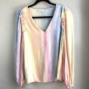 Soft long sleeve pastel dye top with shoulder ruffles and v neck fairycore Sz M